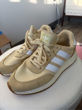 Adidas 5923 pale yellow sneakers